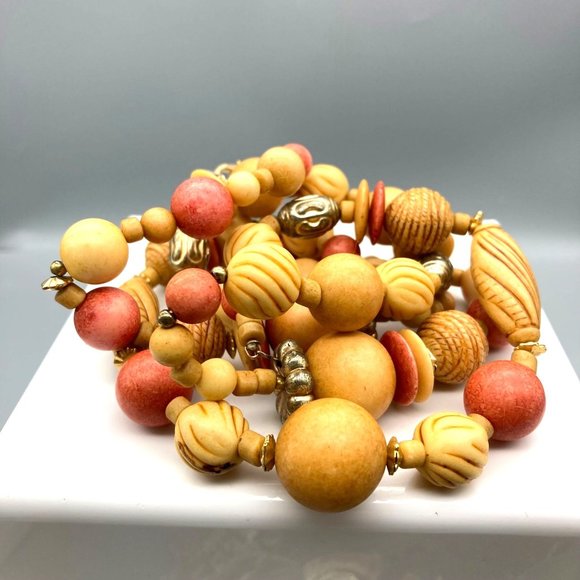 Vintage Beige and Coral Beaded Parure, Resin Necklace and Matching Stud Earrings - Picture 4 of 9